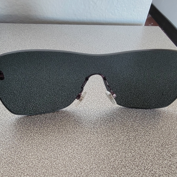 CHANEL BURGUNDY 4215 QUILTING RUNWAY SUNGLASSES main image 9